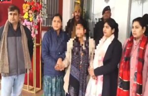 केसरियाः निगरानी ने आंगन बाड़ी के एलएस को घूस लेते रंगे हाथ दबोचा, सबूत मिटाने को वसूली लिस्ट की कॉपी निगली