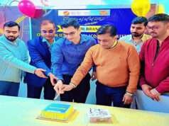 डीएम ने किया प्रधान डाकघर का भ्रमण, किया इस कार्यक्रम का शुभारंभ