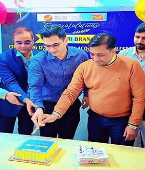 डीएम ने किया प्रधान डाकघर का भ्रमण, किया इस कार्यक्रम का शुभारंभ