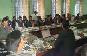 अरेराज पहुंचे डीएम सौरभ जोरवाल, योजनाओं के क्रियान्वयन को लेकर अरेराज अनुमंडल सभागार में की समीक्षा बैठक