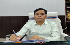 अनुशासनहीनता व धमकी देने के मामले में जिला प्रशासन ने पंचायत रोजगार सेवक पर कार्रवाई की गाज