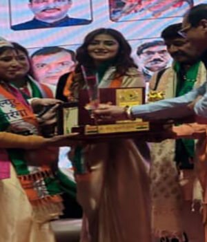 अटल तिरंगा राष्ट्रीय सम्मान 2025 से सम्मानित हुईं चंपारण की बेटी डॉ. नीतू कुमारी नूतन, राष्ट्रीय कला उत्सव में रचा नया कीर्तिमान