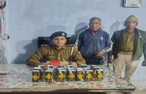 मीट-भूंजा दुकान से शराब बरामद, धंधेबाज गिरफ्तार