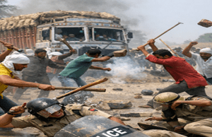 मधुबनीघाट में ट्रक छुड़ाने गयी पुलिस पर पथराव, आधा दर्जन पुलिसकर्मी घायल, तीस नामजद