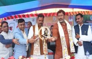 मंत्री संजय कुमार ने किया गन्ना किसान संगोष्ठी का शुभारंभ, किसानों को कही यह बात, मौजूद रहे विधायक राजू तिवारी व बबलू गुप्ता