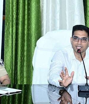 शांतिपूर्ण एवं सौहार्दपूर्ण वातावरण में मनाएं सरस्वती पूजा, डीएम-एसपी ने दिये ये निर्देश