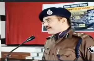 ट्रैक्टर मालिक से सांठ-गांठ, अवैध पंचायती और जांच में लापरवाही उजागर, अंचल निरीक्षक निलंबित, अनुसंधानक पर भी कार्रवाई