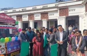 डीएम ने किया बाल विवाह मुक्ति रथ को हरी झंडी दिखा रवाना, किया जाएगा जागरूक