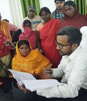 डीएम के जनता दरबार में जिला प्रशासन कार्यक्रम के तहत मिले 33 आवेदन