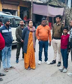 मेयर प्रीति कुमारी ने हिन्दी बाजार चौक पर किया औचक निरीक्षण, सफाई में लापरवाही पर एजेंसी को फटकार