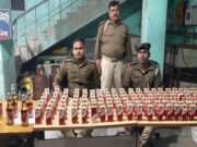 केसरिया पुलिस ने किराना दुकान व घर पर की छापेमारी, भारी मात्रा में शराब व कच्चा सामान बरामद, एक धराया