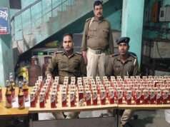केसरिया पुलिस ने किराना दुकान व घर पर की छापेमारी, भारी मात्रा में शराब व कच्चा सामान बरामद, एक धराया