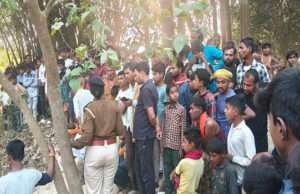 नदी में तैरता मिला अज्ञात महिला का शव, उमड़ी ग्रामीणों की भीड़, पुलिस कर रही जांच