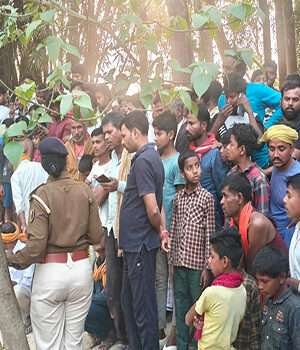 नदी में तैरता मिला अज्ञात महिला का शव, उमड़ी ग्रामीणों की भीड़, पुलिस कर रही जांच