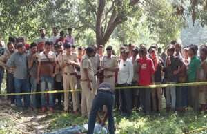 मोतिहारी में पेड़ से लटका मिला 35 वर्षीय युवक का शव, गांव में फैली सनसनी
