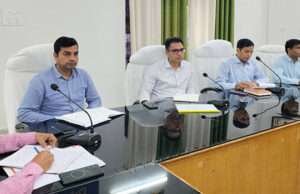 डीएम ने सभी बीडीओ व आवास पर्यवेक्षकों संग बैठक कर दिए ये निर्देश