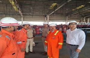 मोतिहारी एलपीजी बॉटलिंग प्लांट का डीआईजी, डीएम एवं एसपी ने किया संयुक्त निरीक्षण