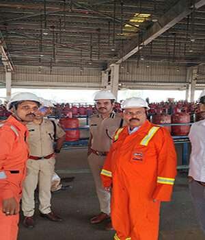 मोतिहारी एलपीजी बॉटलिंग प्लांट का डीआईजी, डीएम एवं एसपी ने किया संयुक्त निरीक्षण