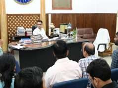 मोतिहारी डीएम ने पंचायती राज विभाग के कार्योें की समीक्षा, सोलर स्ट्रीट लाइट काम में तेजी लाने का निर्देश