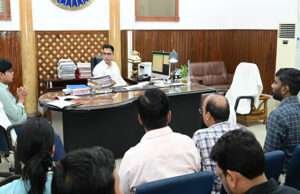 मोतिहारी डीएम ने पंचायती राज विभाग के कार्योें की समीक्षा, सोलर स्ट्रीट लाइट काम में तेजी लाने का निर्देश