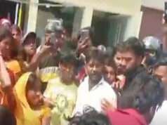 प्रेमिका को बाइक पर बैठा ले जा रहा था युवक, परिजनों ने पकड़ा व जमकर कर दी धुनाई, हुआ हंगामा