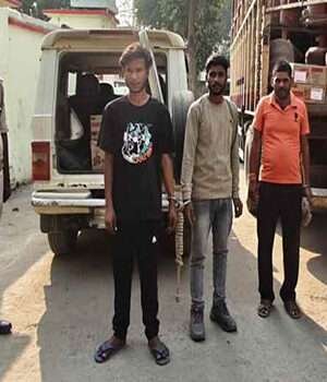 मोतिहारी में गैस सिलेंडर लदे ट्रक से विदेशी शराब की खेप जब्त, तीन तस्कर गिरफ्तार