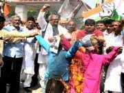 रसोई गैस की समस्या को लेकर कांग्रेस ने जुलूस निकाल किया प्रदर्शन, पीएम व पेट्रोलियम मंत्री का पुतला फूंका