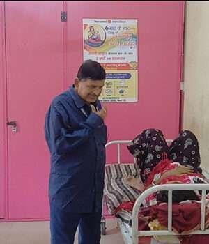 प्रसव महिलाओं के लिए बनेगा रैंप, व्यवस्था होगी दुरुस्त, इस अधिकारी ने किया संग्रामपुर पीएचसी का निरीक्षण