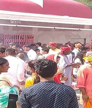 गोपालगंज के थावे दुर्गा मंदिर परिसर में श्रद्धालुओं पर हमला, प्रसाद के विवाद में जमकर मारपीट