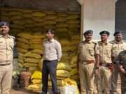 डीएम के निर्देश पर नेपाल सीमावर्ती इलाकों के खाद दुकानों पर छापेमारी, तस्करी की 55 बैग यूरिया जब्त