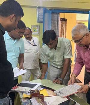 रक्सौल एसडीओ ने किया अनुमंडलीय अस्पताल का निरीक्षण, गायब चिकित्सकों व हेल्थ मैनेजर से स्पष्टीकरण