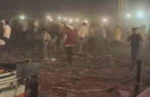 मुजफ्फरपुर जिले के गरहा में आयोजित मेला में खेसारी लाल यादव को देख बेकाबू हुए लोग, पत्थरबाजी, लाठीचार्ज