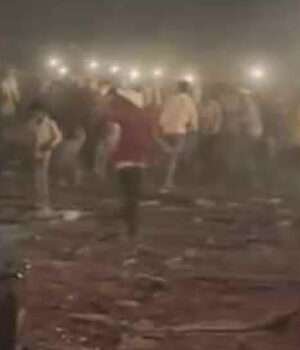 मुजफ्फरपुर जिले के गरहा में आयोजित मेला में खेसारी लाल यादव को देख बेकाबू हुए लोग, पत्थरबाजी, लाठीचार्ज